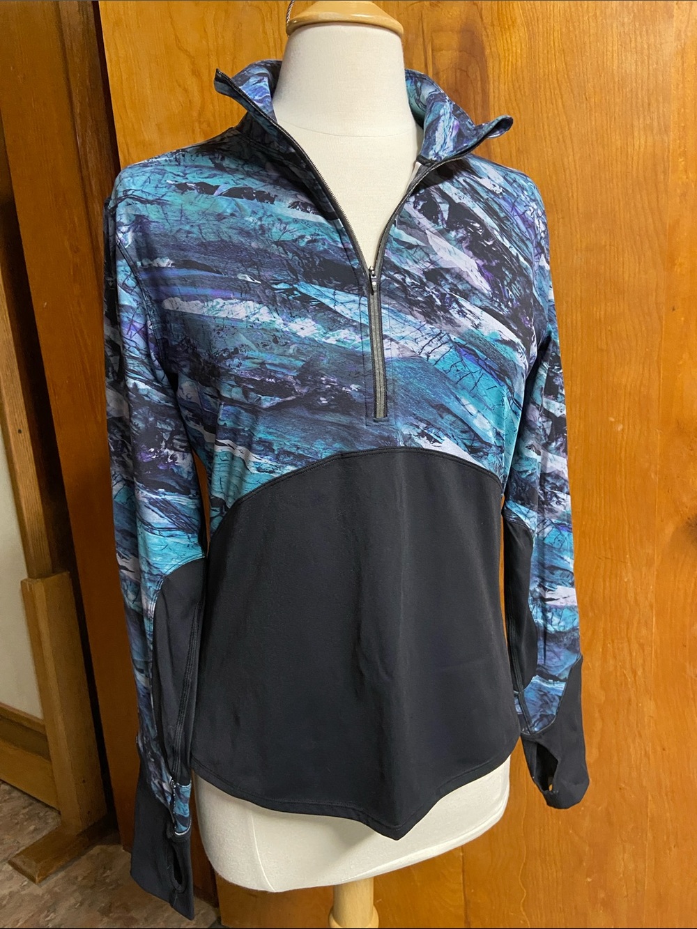 lululemon athletica Black and Teal Half-Zip Pullover 10 thumb holes fitted